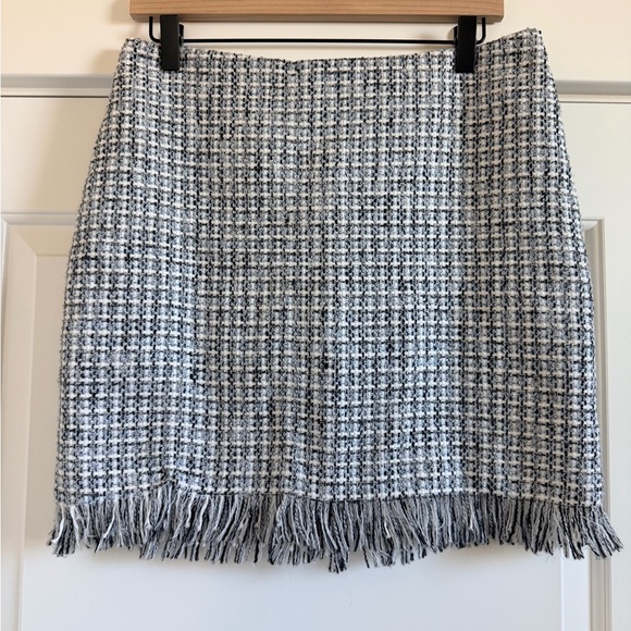 Riley & Rae Dresses & Skirts - Riley & Rae Black, White and Blue Tweed Mini Skirt with Fringe